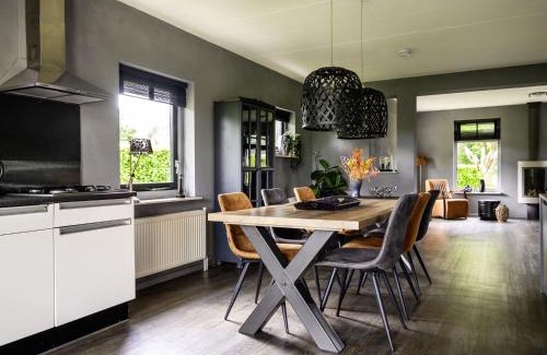 Vlagtwedde Casa | Holiday Home Vosseberghuis Prestige & Outdoor Spa by Interhome