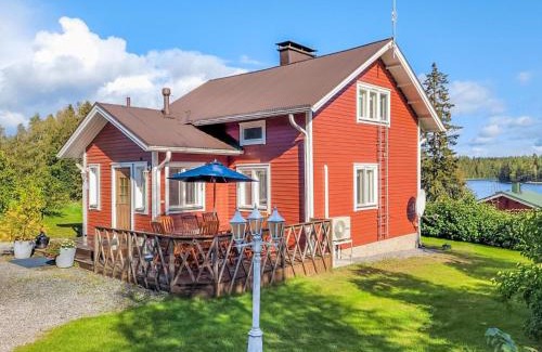 Kuortti Casa | Holiday Home Wanha karminranta by Interhome