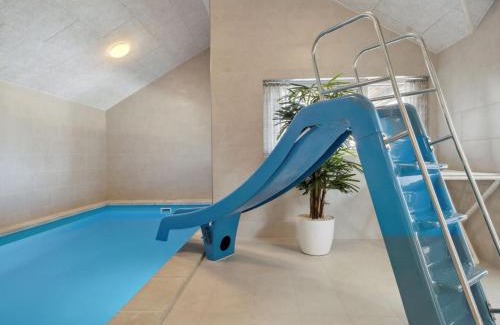 Hasmark Strand Casa | Holiday Home Wari - 400m from the sea by Interhome