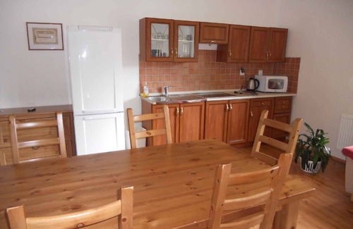 Velka Upa Casa | Casa vacacional con barbacoa de jardín directamente en caminos de senderismo