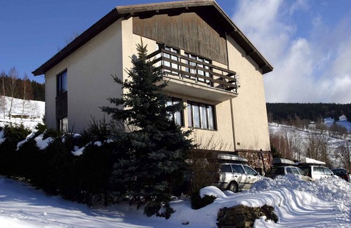 Velka Upa Casa | Casa vacacional con barbacoa de jardín directamente en caminos de senderismo
