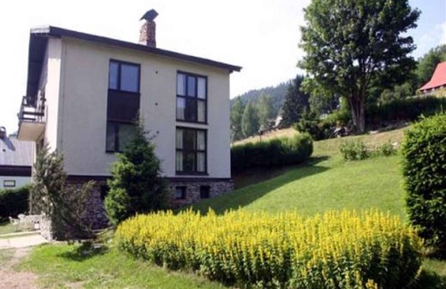 Velka Upa Casa | Casa vacacional con barbacoa de jardín directamente en caminos de senderismo