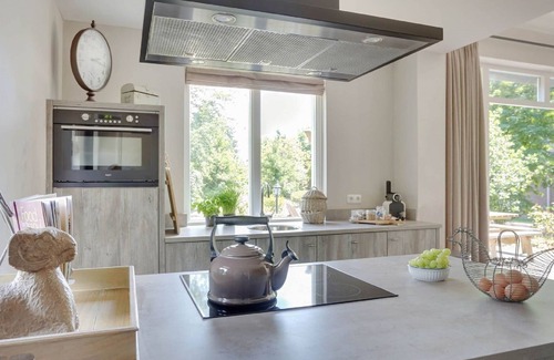 Uden Cabaña | Holiday Home With a Terrace at Bedafse Bergen