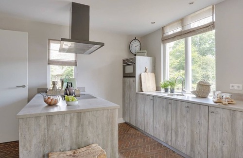 Uden Cabaña | Holiday Home With a Terrace at Bedafse Bergen
