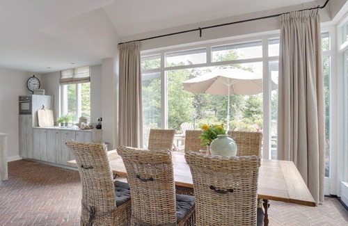 Uden Cabaña | Holiday Home With a Terrace at Bedafse Bergen