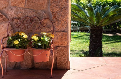 Cala Sinzias Villa | Encantadora casa con aire acondicionado, jardín y terraza; Estacionamiento disponible; Mascotas permitidas