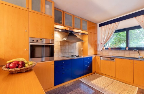 Koskinou Villa | Casa de vacaciones con impresionantes vistas de la ciudad y el mar.