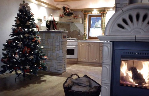 Marianska Casa | Casa vacacional con chimenea y sauna cerca del bosque