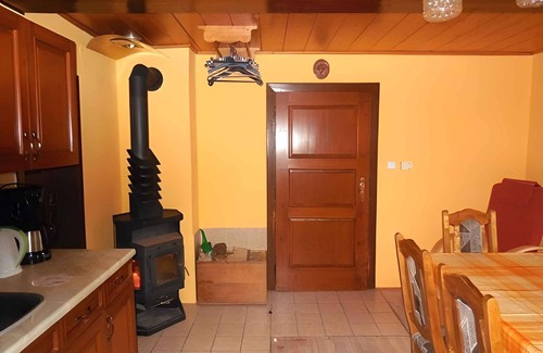 Jesenny Casa | Casa vacacional con chimenea y jardín