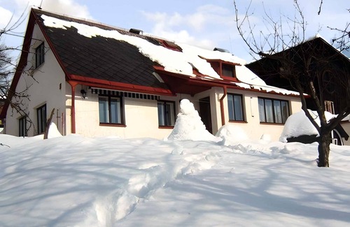 Jesenny Casa | Casa vacacional con chimenea y jardín