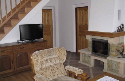 Mladkov Casa | Casa vacacional con chimenea y hogar