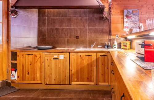 Mont-Dore Casa | Holiday home with 6 bedrooms, pool table, sauna, and foosbal, Villa Jumelia