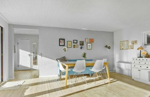 Udsholt Sand Casa | Holiday Home With Garden Near Tisvilde Beach