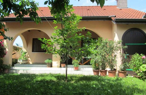Balatonboglar Casa | Casa vacacional con terraza y barbacoa