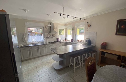 Balatonboglar Casa | Casa vacacional con una piscina al aire libre en la orilla