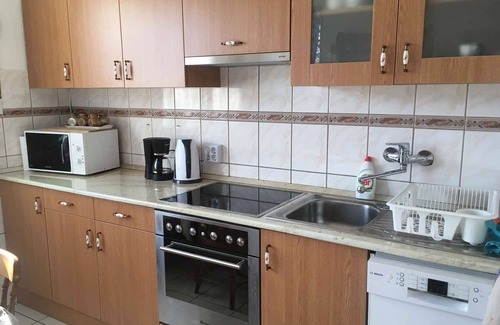 Balatonlelle Casa | Casa vacacional con terraza y barbacoa