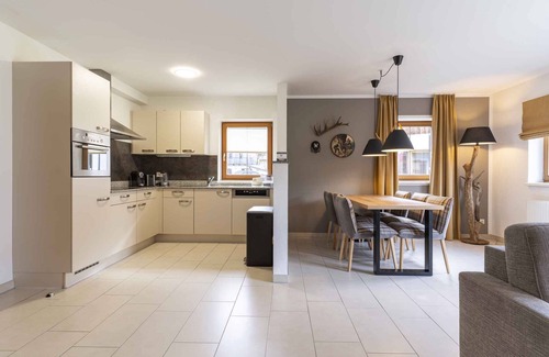 Obertraun Casa | Casa vacacional con piscina cubierta, spa, parque infantil y una sauna privada en el centro de vacaciones
