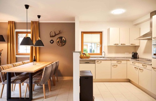 Obertraun Casa | Casa vacacional con piscina cubierta, spa, parque infantil y una sauna privada en el centro de vacaciones