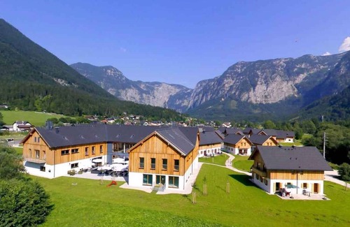 Obertraun Casa | Casa vacacional con piscina cubierta, spa, parque infantil y una sauna privada en el centro de vacaciones