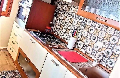 Triscina Casa | Casa vacacional con terraza con vista al mar, aire acondicionado, amplia área de cocina, parrilla y WI-FI!