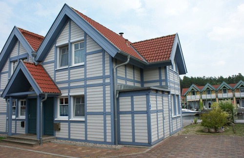 Rheinsberg Casa | Casa de vacaciones con su propio remolque en barco en la localidad portuaria de Rheinsberg
