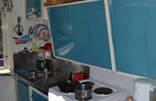 Varmdo Cabaña | Casa de vacaciones con vista al lago, la ubicación central Värmdö. bote de remos