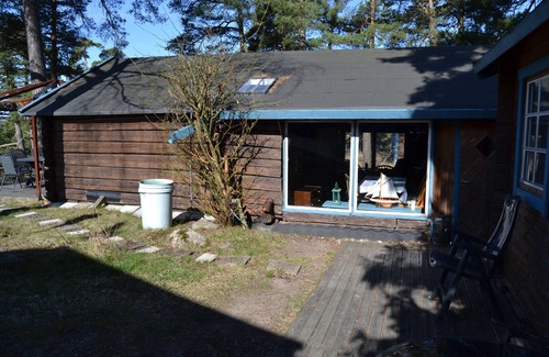 Varmdo Cabaña | Casa de vacaciones con vista al lago, la ubicación central Värmdö. bote de remos