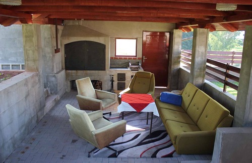 Dolni Kalna Casa | Holiday home with outdoor pool and lounge on the property