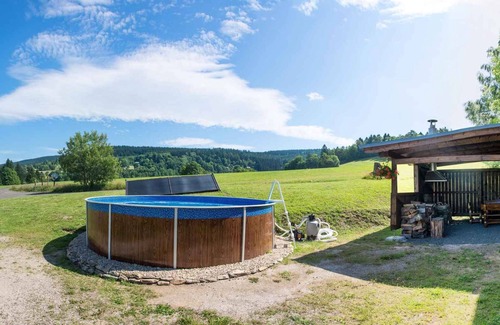 Benecko Casa | Casa vacacional con piscina al aire libre y una pérgola