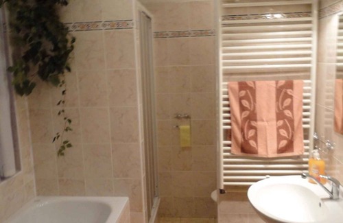 Bozkov Casa | Casa vacacional con tenis de mesa en las cuevas de Bozkovske