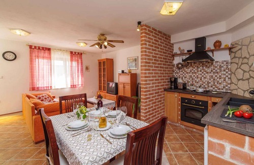 Vinodolska opcina Casa | Casa vacacional con piscina, sauna y aire acondicionado
