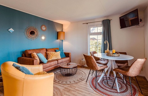 Giethoorn Chalet De Esquí | Holiday home with terrace in Giethoorn