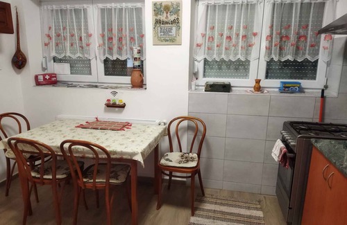 Kisnana Casa | Holiday home with whirlpool and view of the castle