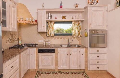 Arzachena Villa | Casa de vacaciones con Wi-Fi, piscina, jardín y vistas al mar; Aparcamiento disponible.