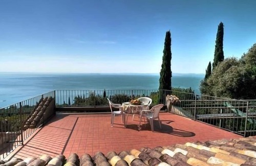 Garda Casa | Holiday house Garda for 1 - 13 persons with 6 bedrooms - Holiday home