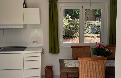 Villaggio Belmonte Casa | Casa de vacaciones con fantásticas vistas al lago y gran jardín privado cerca del lago