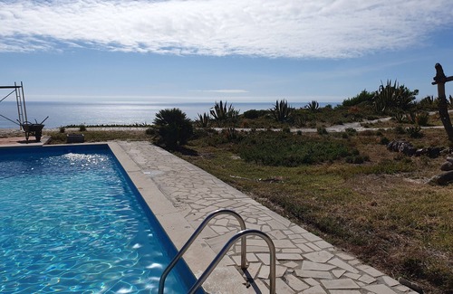 Vale Furado Casa | CASA CERCA DE PAREDES CON PISCINA, BBQ, JARDÍN Y ACCESO DIRECTO A LA PLAYA