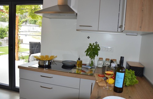 Spodnje Skofije Casa | Holiday house, Slovenian coast, large terrace with a pergola, parking, sea, BBQ