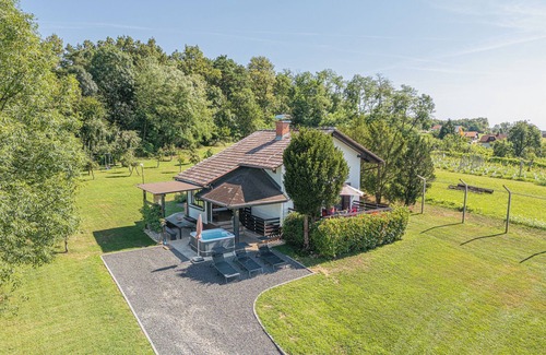 Tisina Casa | Holiday house VilAna with Jacuzzi, Puconci, Slovenia