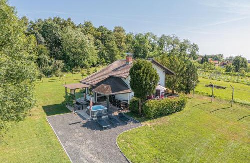 Tisina Apartamento | Holiday house VilAna with Jacuzzi - Happy Rentals