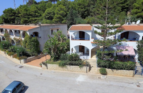 Tonnara di Bonagia Apartamento | Holiday House With Panoramic View, Balcony, Wifi, and Near the Sea