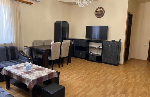 Vagharshapat Casa | Holiday house with pool / Дом отдыха с бассейном