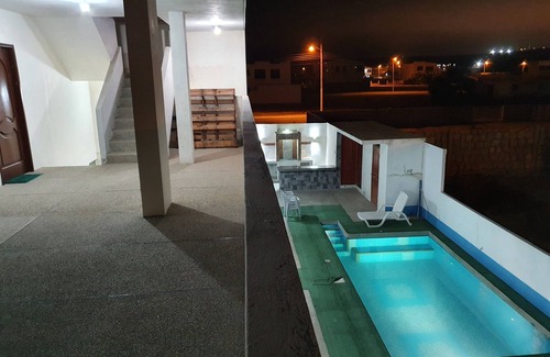 Ballenita Casa | Gran casa vacacional con Piscina frente al mar