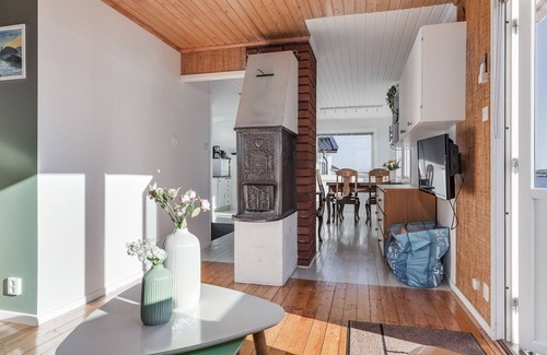 Hoviksnas Casa | Holiday house with sea views and private beach on Tjörn