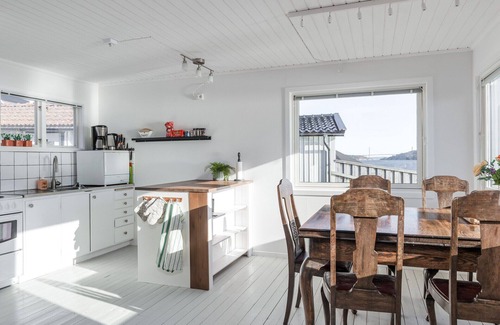 Hoviksnas Chalet De Esquí | Holiday house with sea views and private beach on Tjörn | SE09009