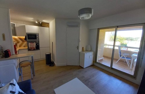 Six-Fours-les-Plages Apartamento | Holiday in the sun air-conditioned sea view apartment 150m from the sea