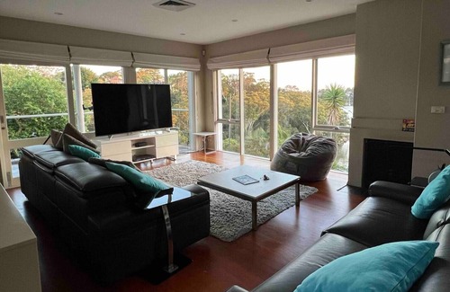 Northwood Casa | Holiday in this beautiful harbourside retreat.