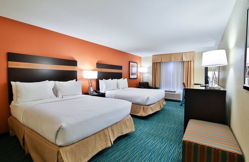 Bismarck Hotel | Holiday Inn Bismarck by IHG