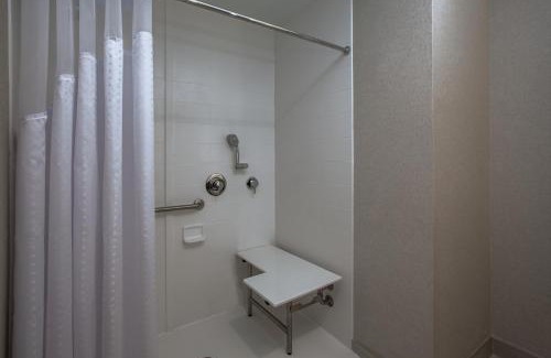 Cleveland Hotel | Holiday Inn Cleveland Clinic by IHG