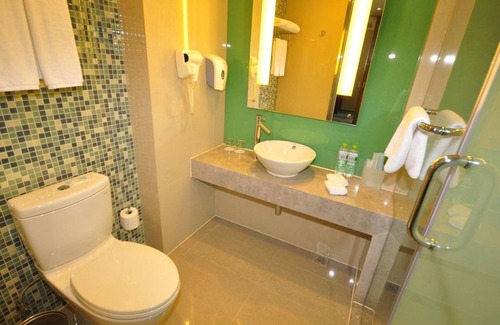 Xihu Hotel | Holiday Inn Express Hangzhou Huanglong, an IHG Hotel